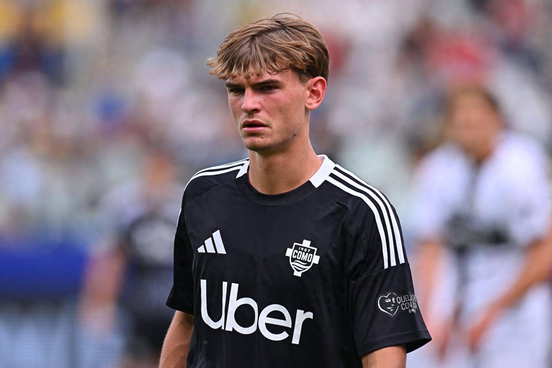 负起更多的 负起更多的