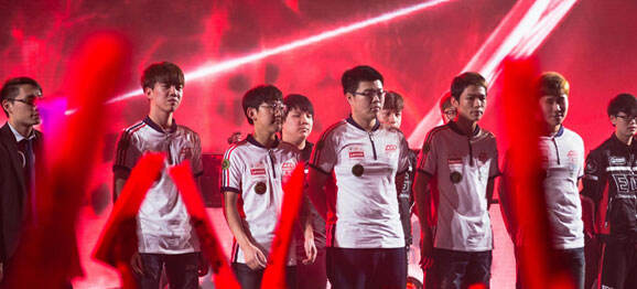 角色转变背 角色转变背